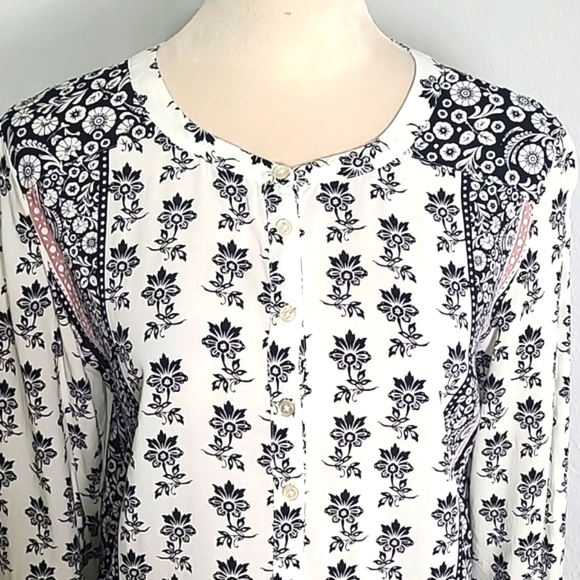 LOFT Black & White Floral Print Top with Pink & Purple Accents, Size Medium - Picture 2 of 10